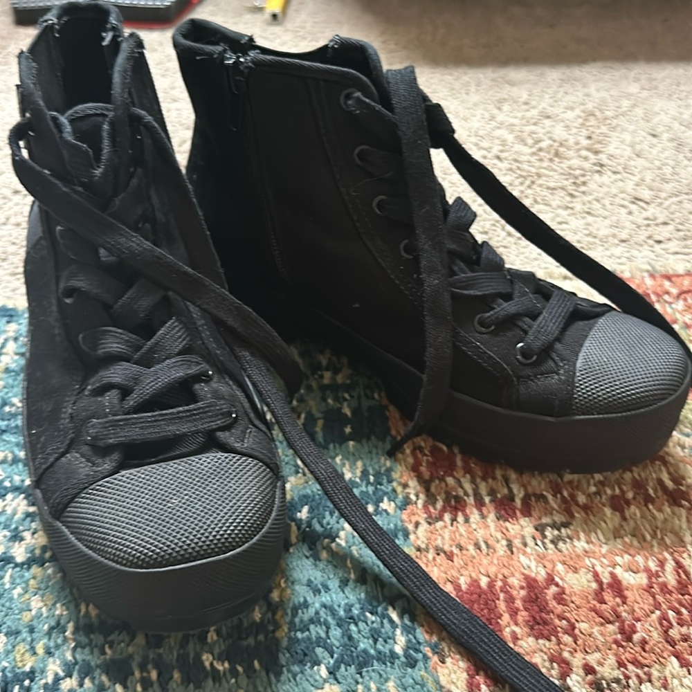 cute sneaker boots by zodiac !!